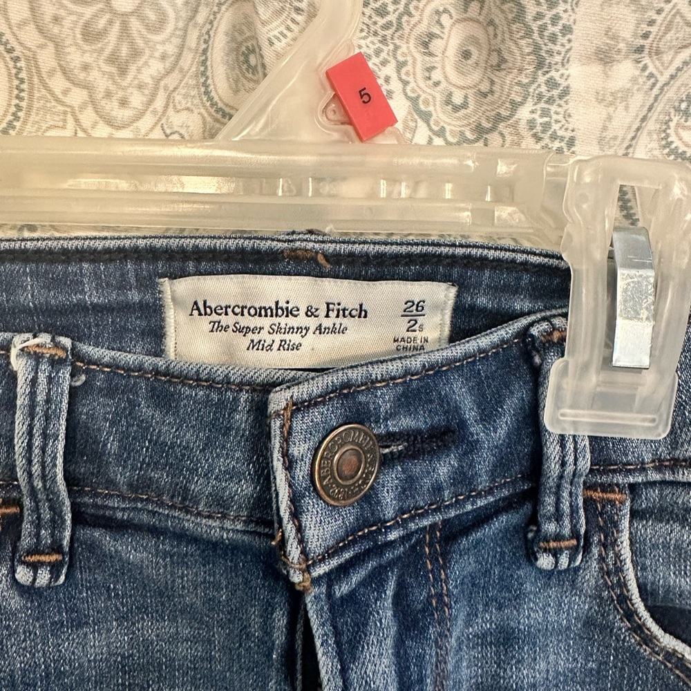 Abercrombie and Fitch mid rise super skinny ankle